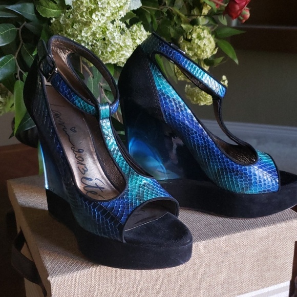 Shoes - Picture 5 of 8